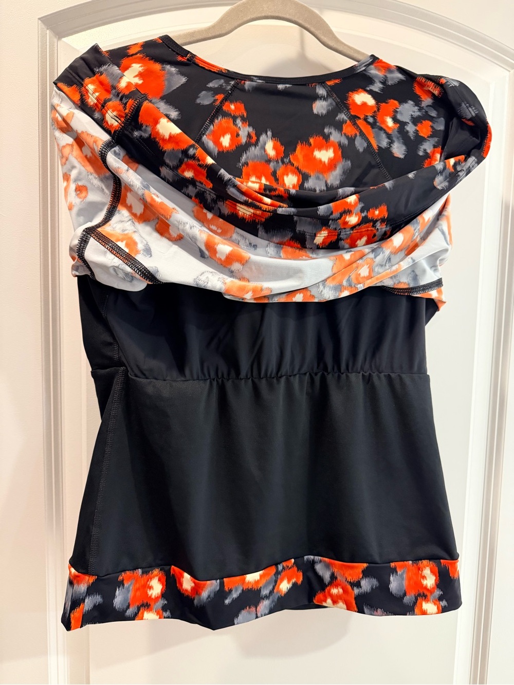 LIKE NEW! Duluth Trading Co Black Floral Cap-Sleeve Swim top w/bra Sz 14 - Picture 5 of 6